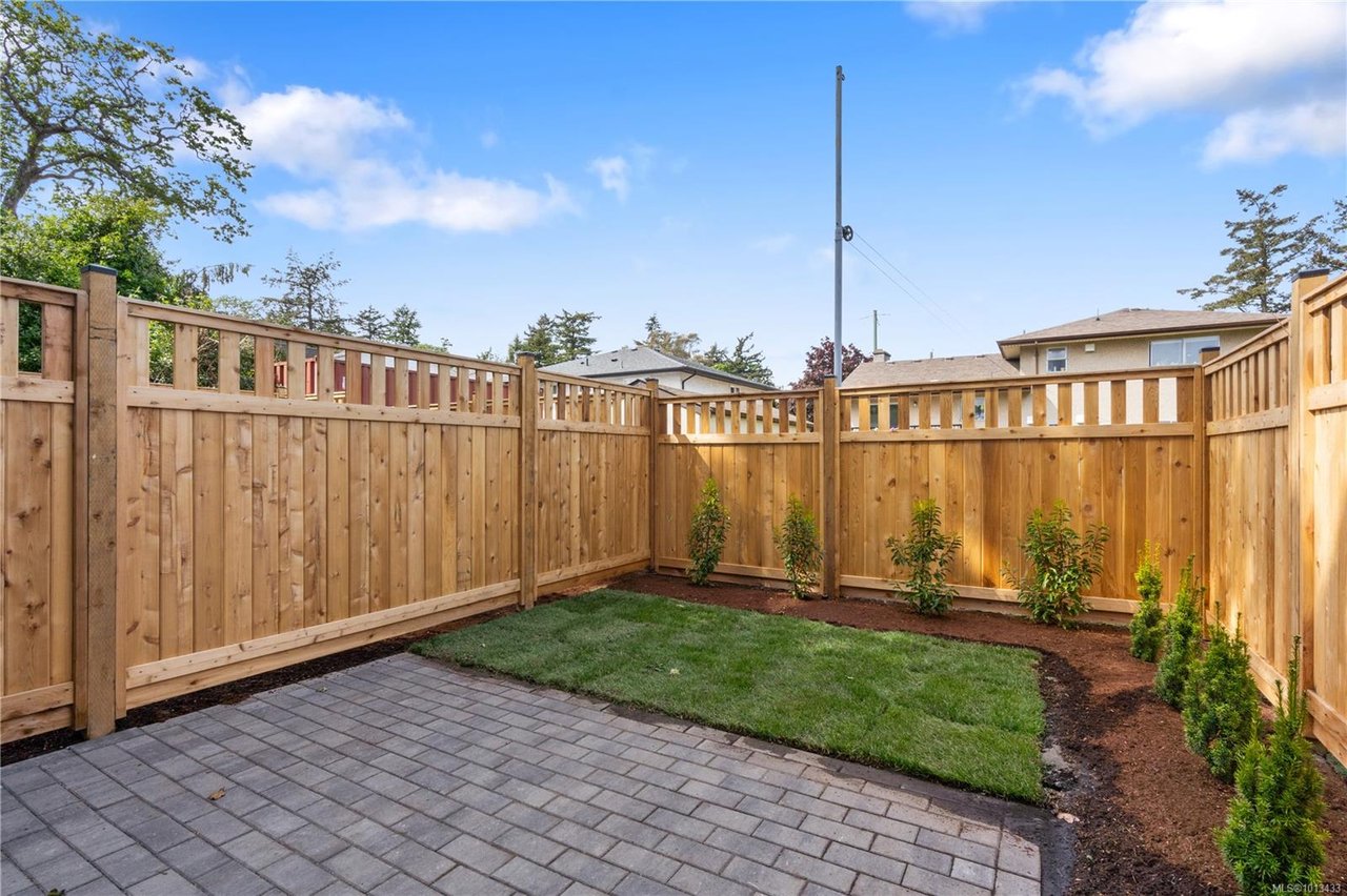 4-910 Old Esquimalt Rd