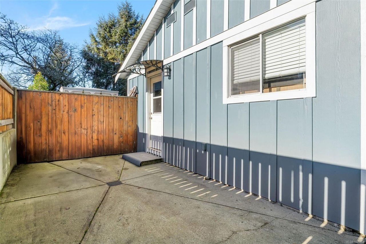 1123 Reynolds Rd, Saanich
