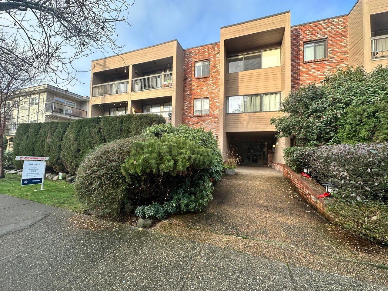 309-1825 W 8th Ave