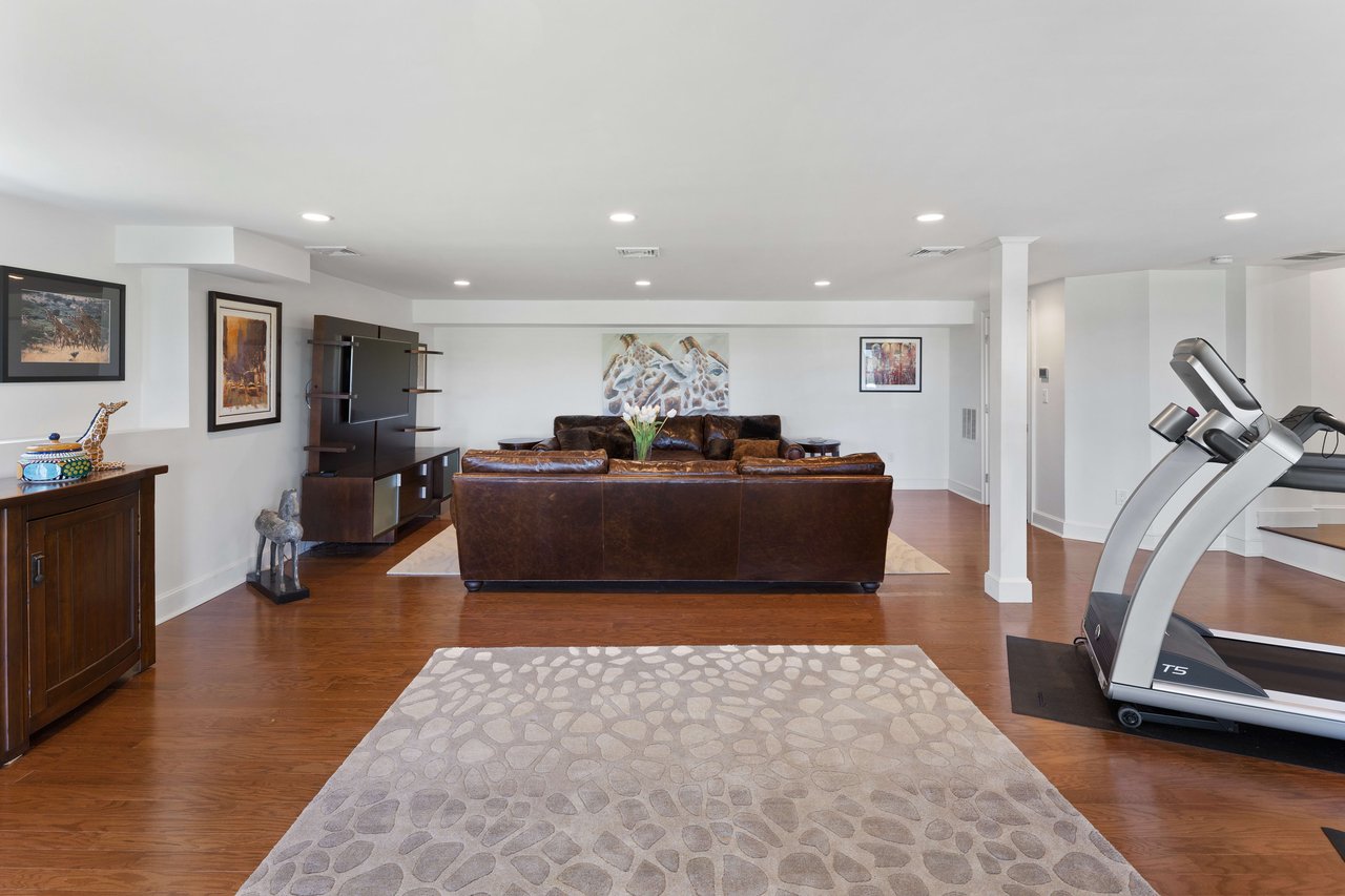 84 Robert Road, Marblehead