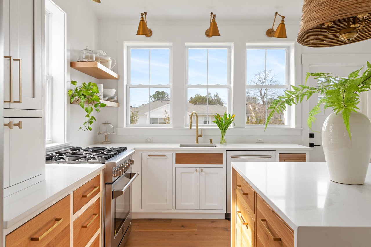 White and Wood Kitchen design