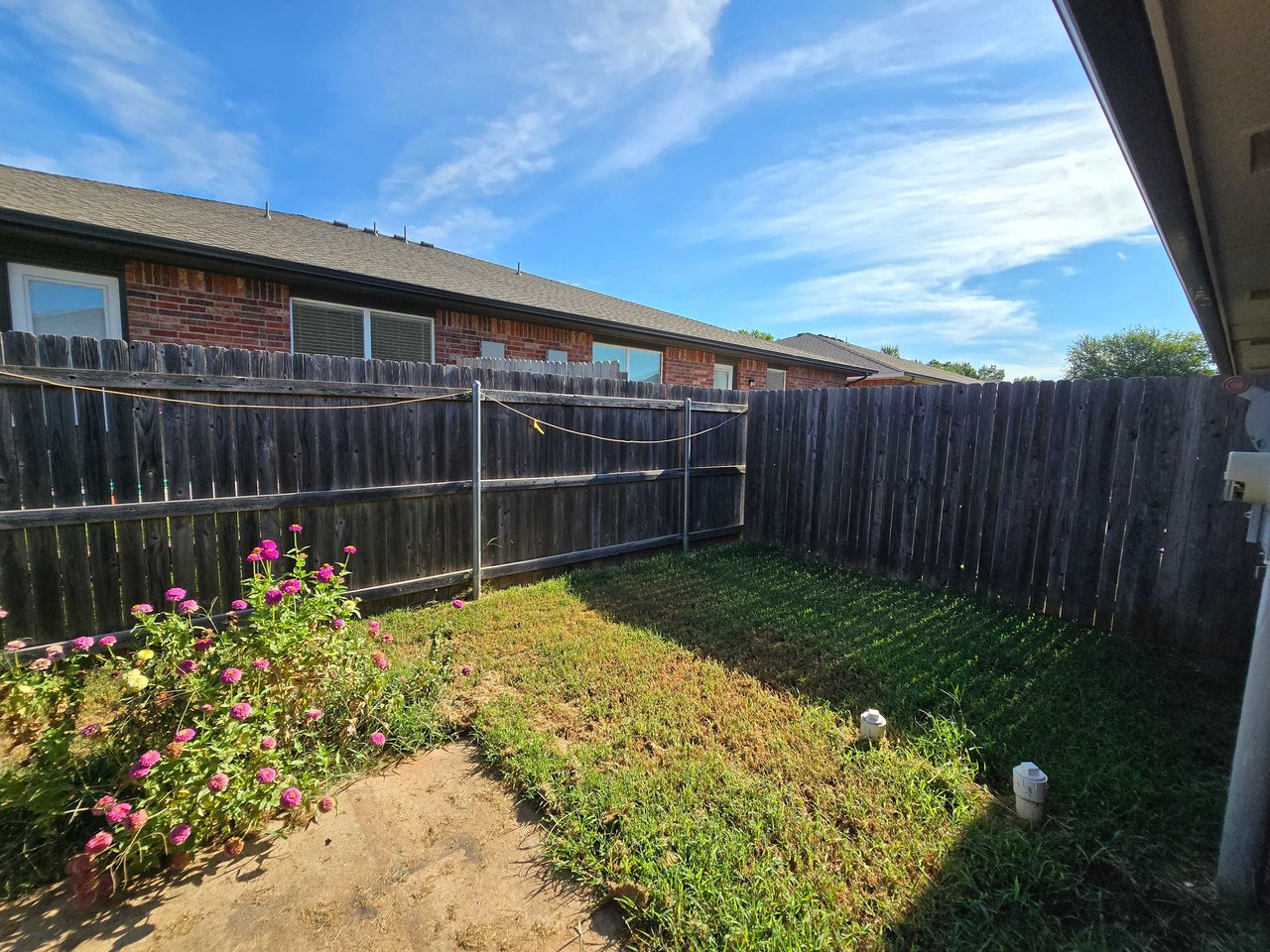 $500 toward first month's rent if leased by October! 1240 Kingston Road