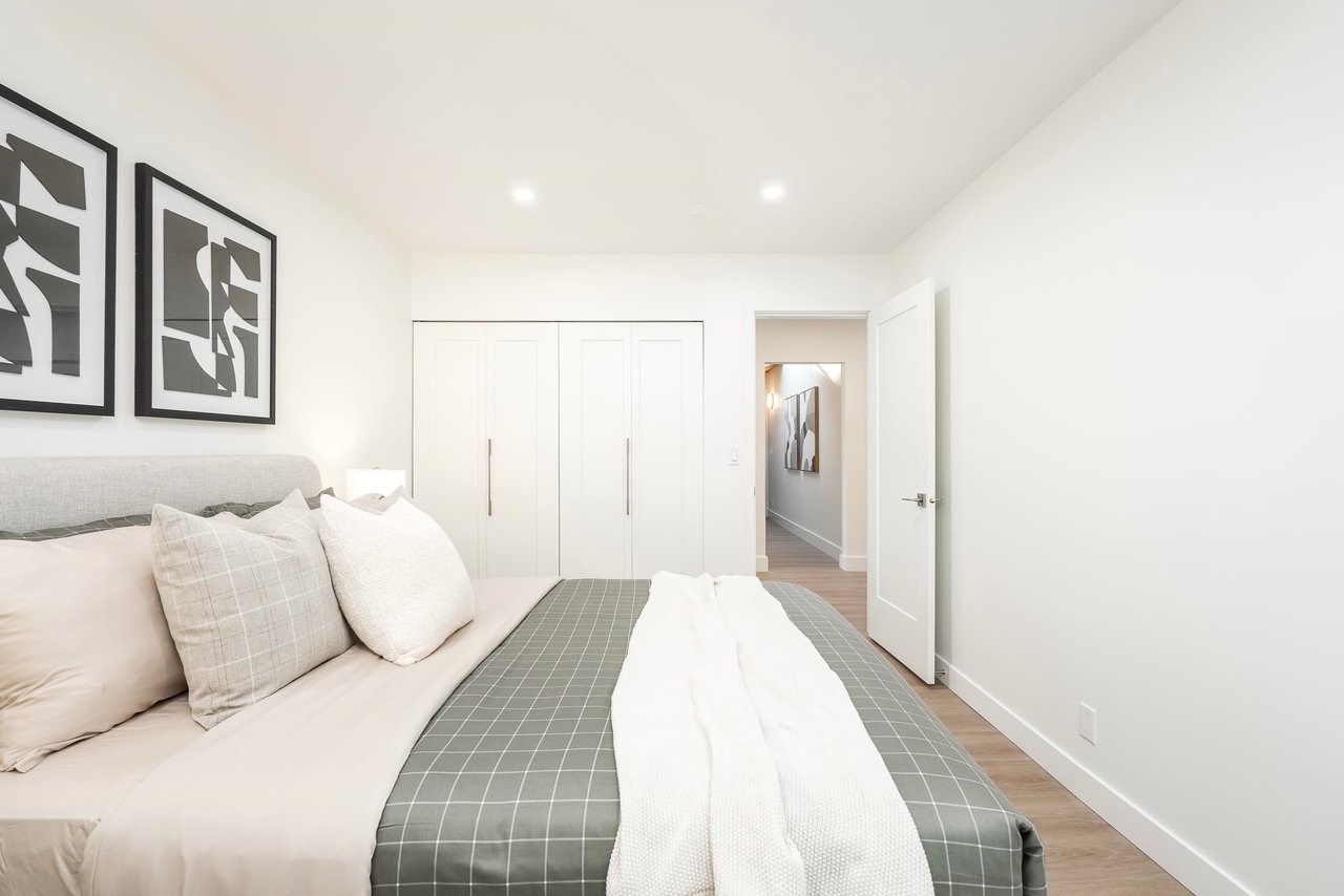 4433 Piccadilly North