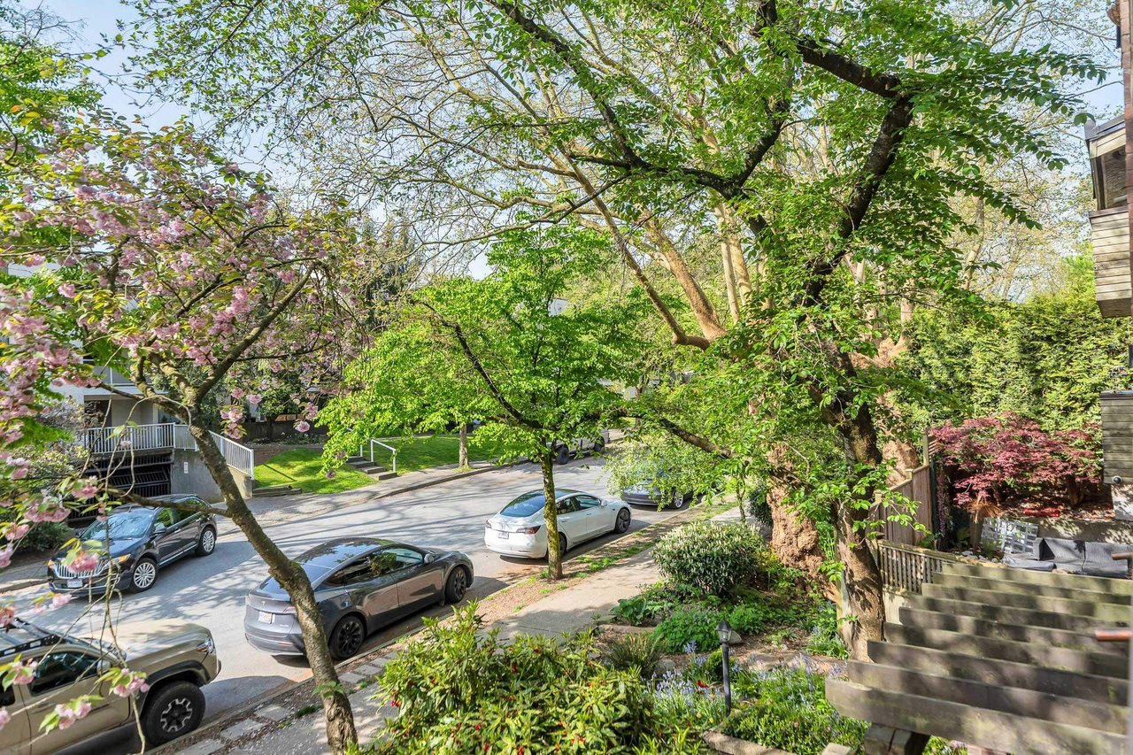 207-853 E 7th Ave