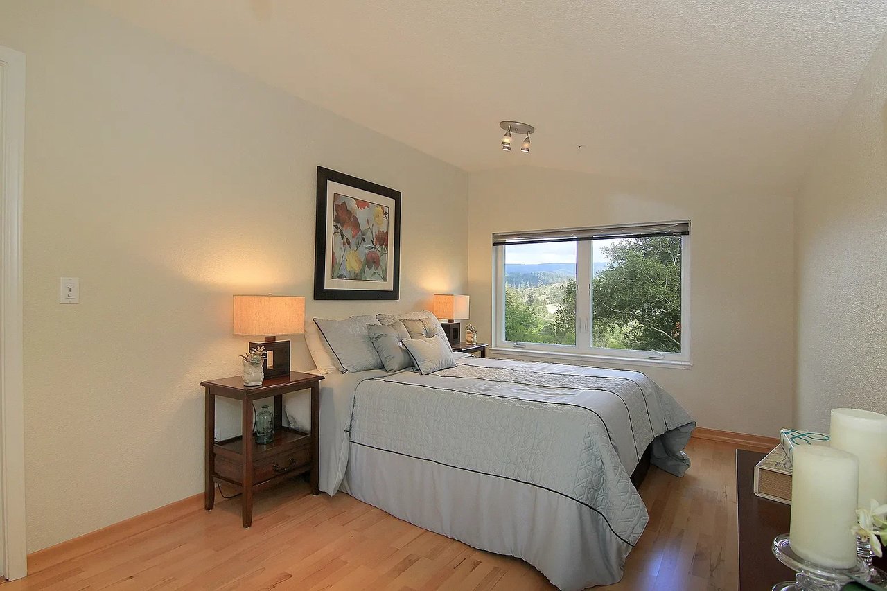 905 Coast Range Dr