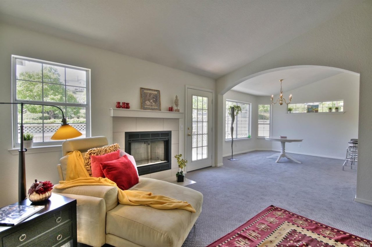80 Windsor Ln