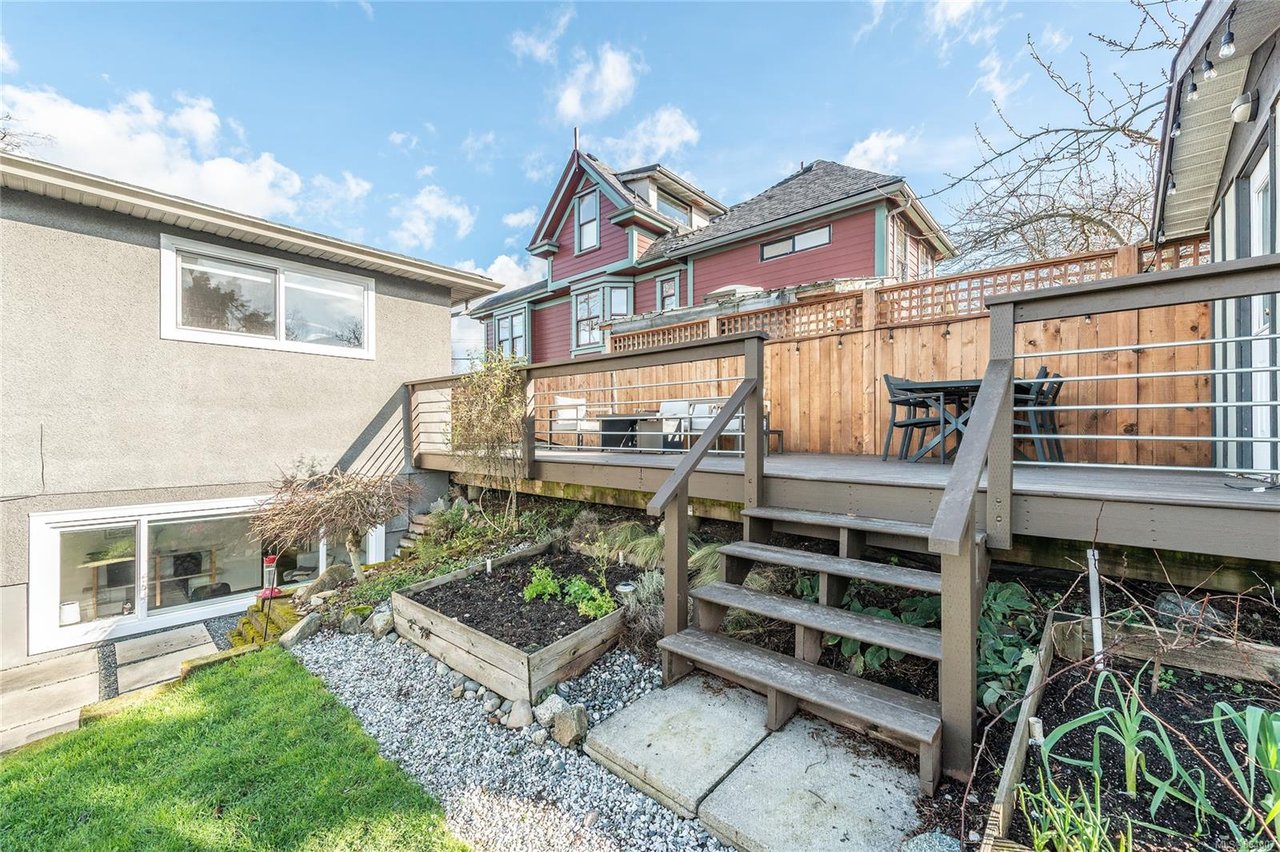 755 Connaught Rd