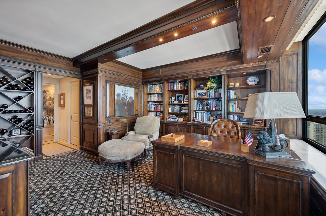 180 E PEARSON Street Unit: 4504