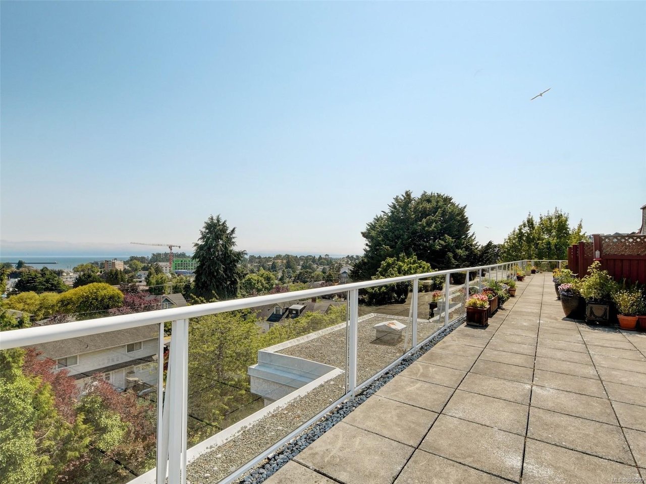 207-873 Esquimalt Rd