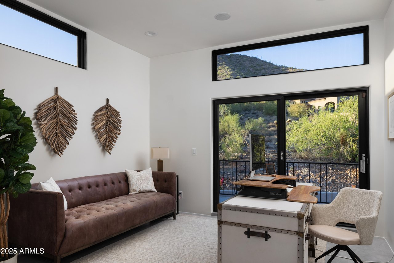 10315 E Calle De Las Brisas