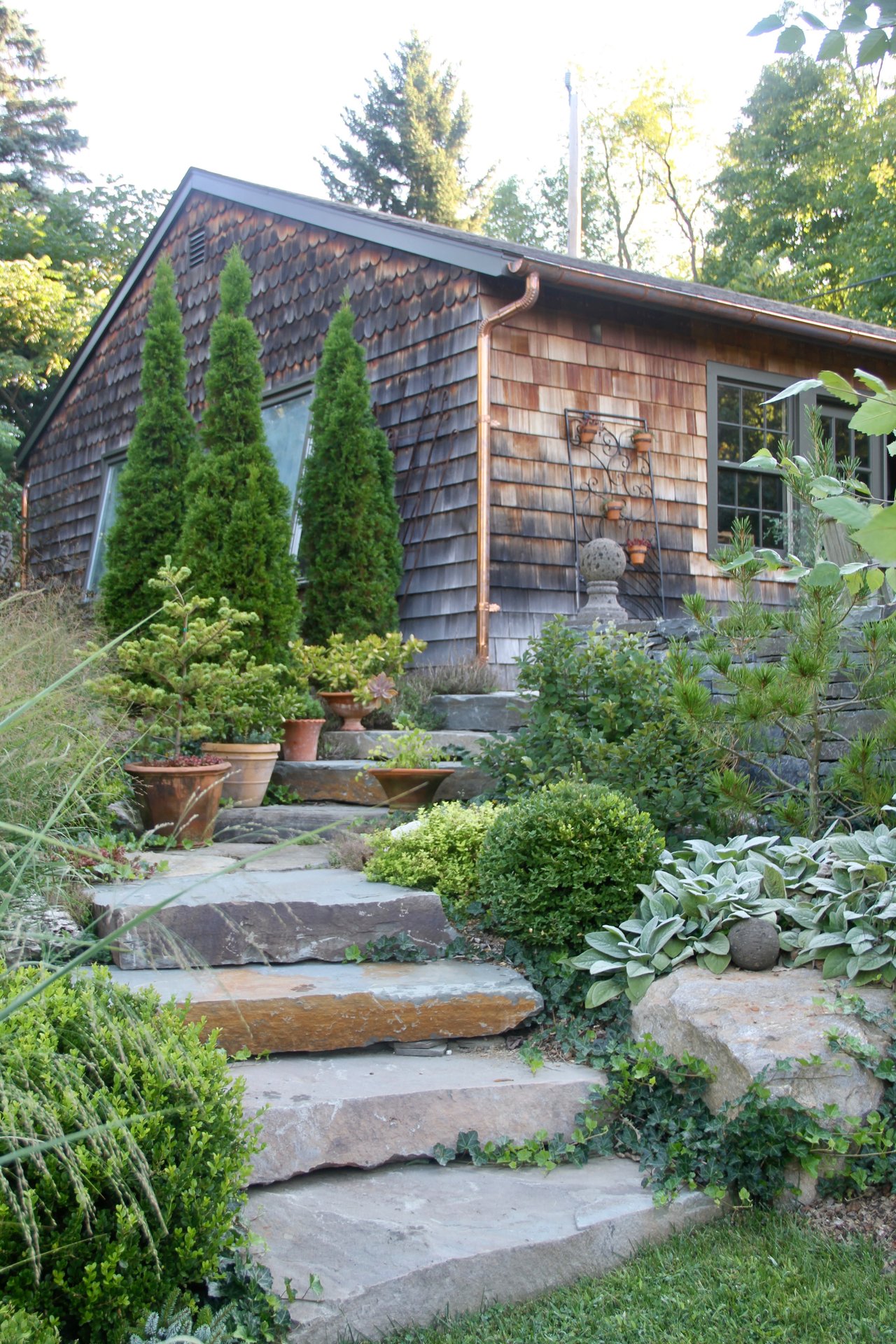 Charming Cedar Cottage 