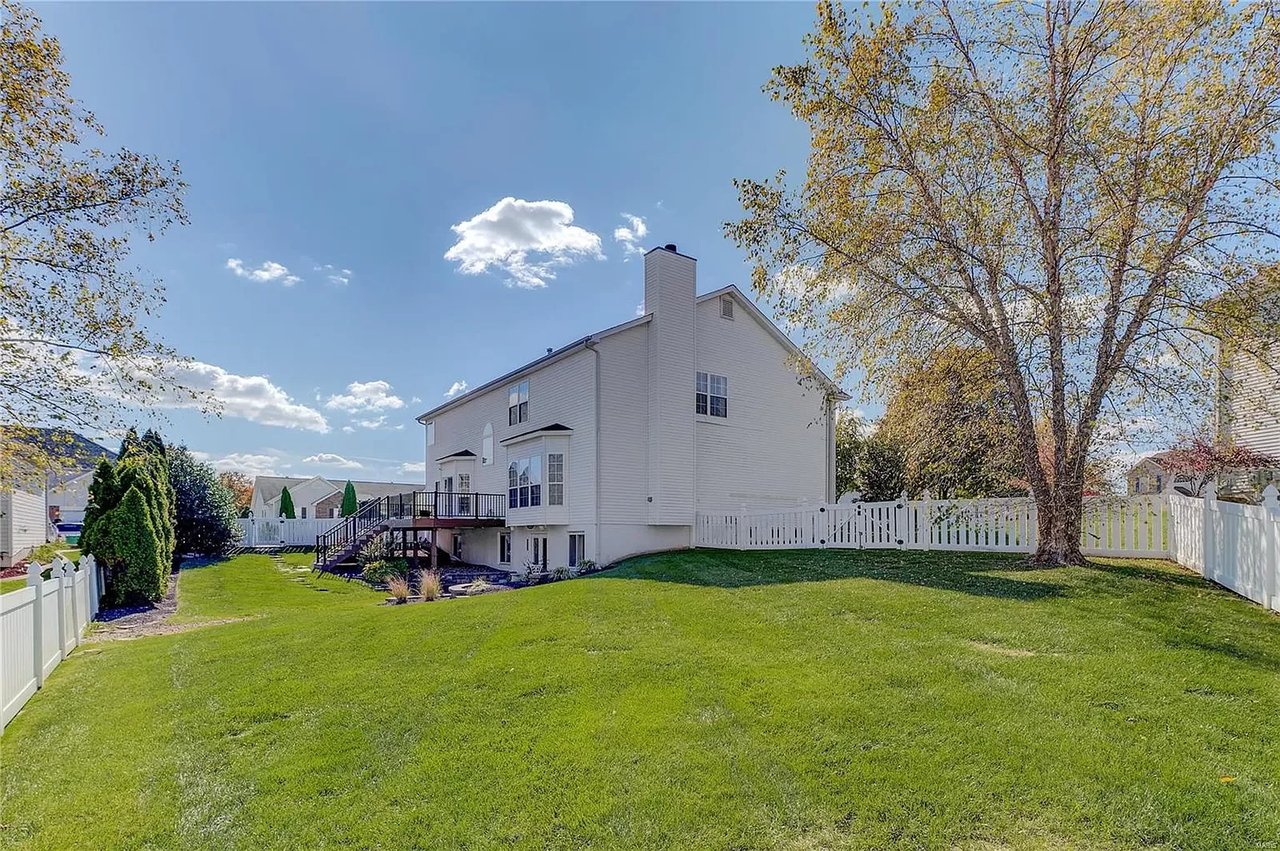 217 Strathmoor Way