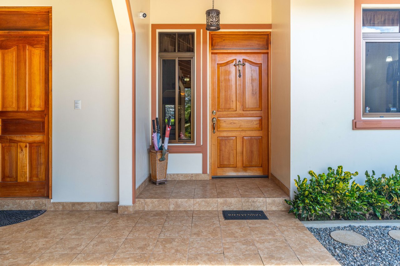 La Palma Custom Build 3 bedroom 2 bath - Prestine Condition