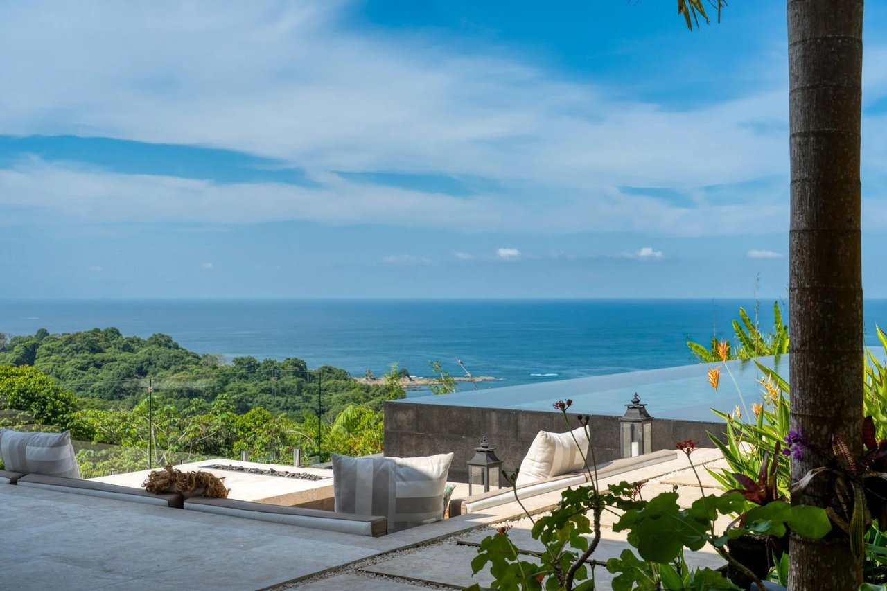 Contemporary Coastal Infinity Villa, Dominical, Puntarenas