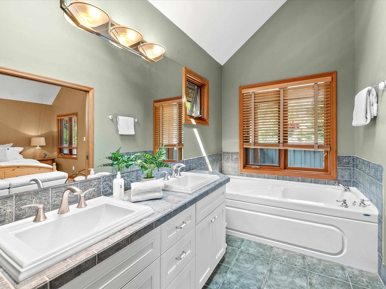 8162 Muirfield Cres