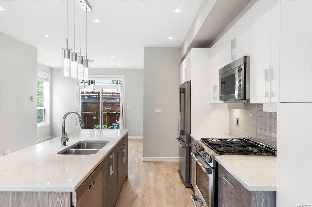 921 Whirlaway Cres