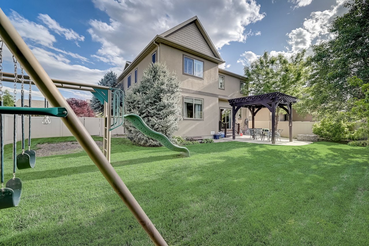 539 E Fireice Rose Ln