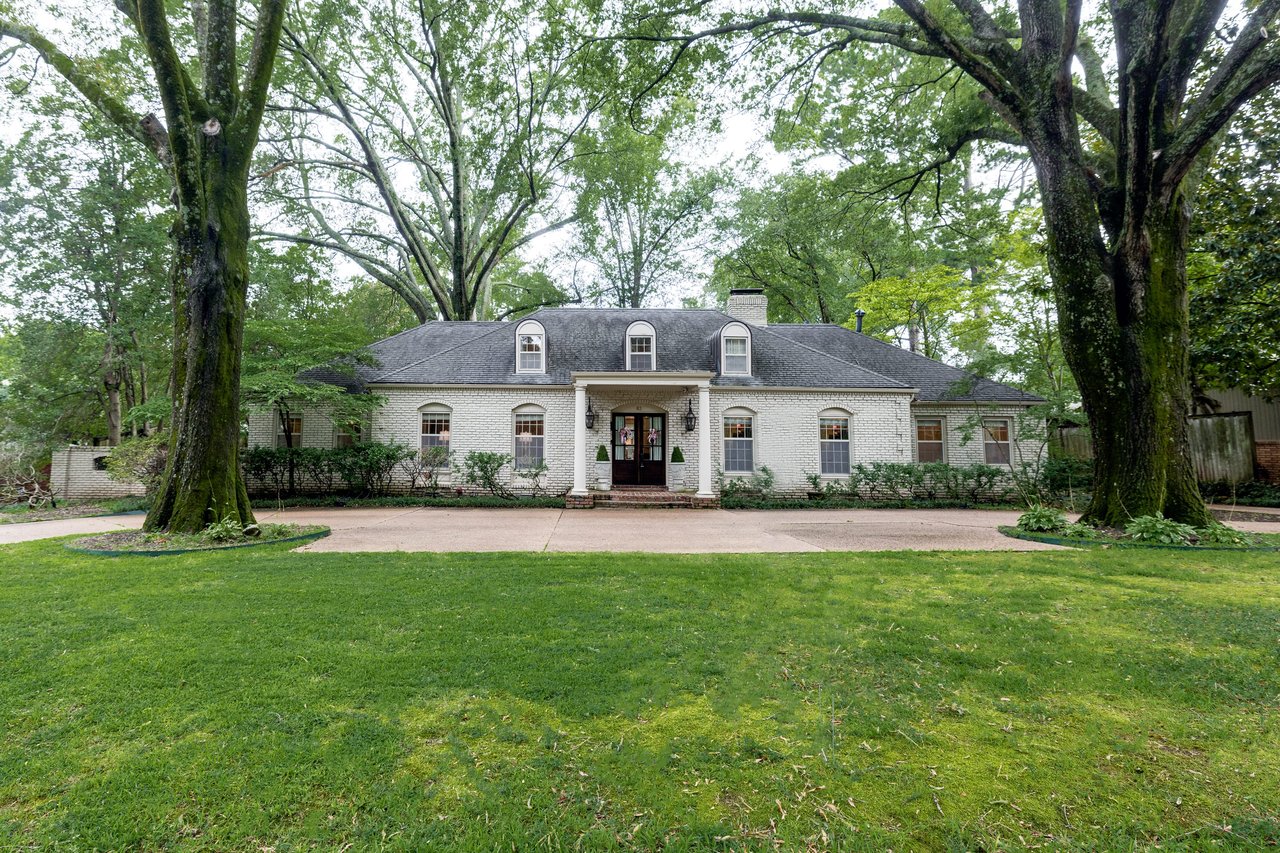 83 Hollyoke Ln