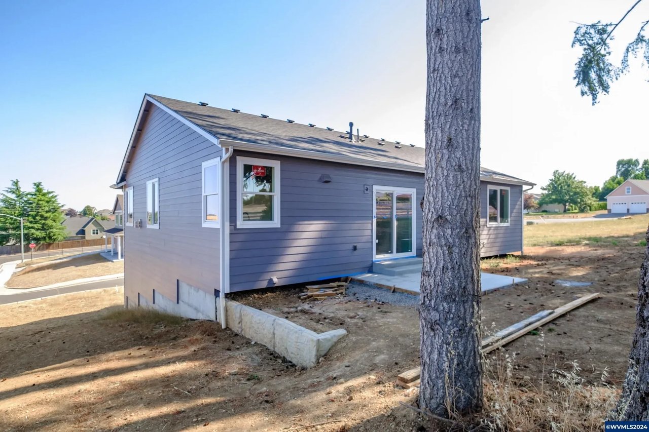 709 NW George Ct