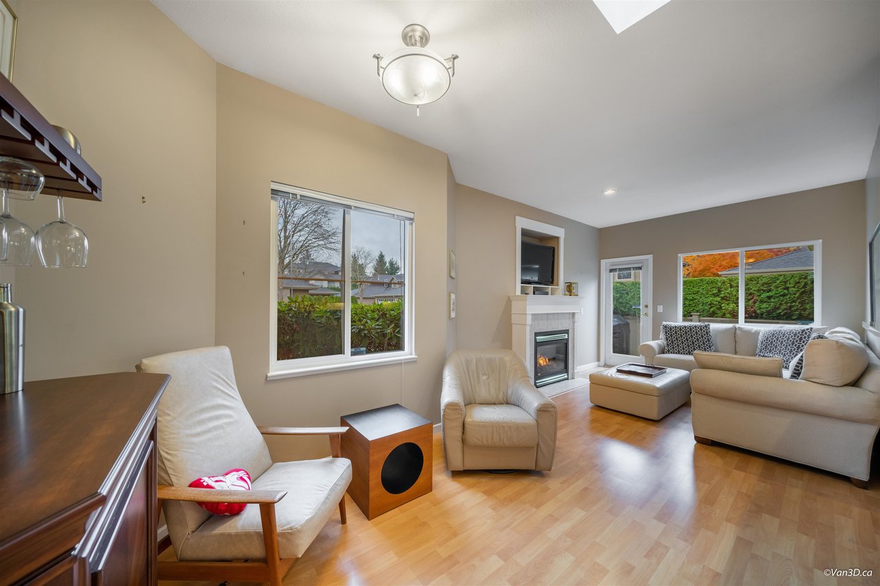 8-15168 22 Ave