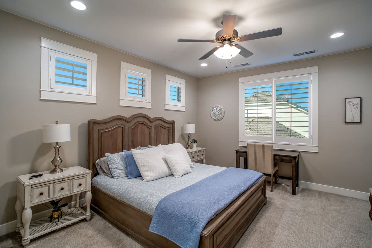 258 W Blue Quartz Dr