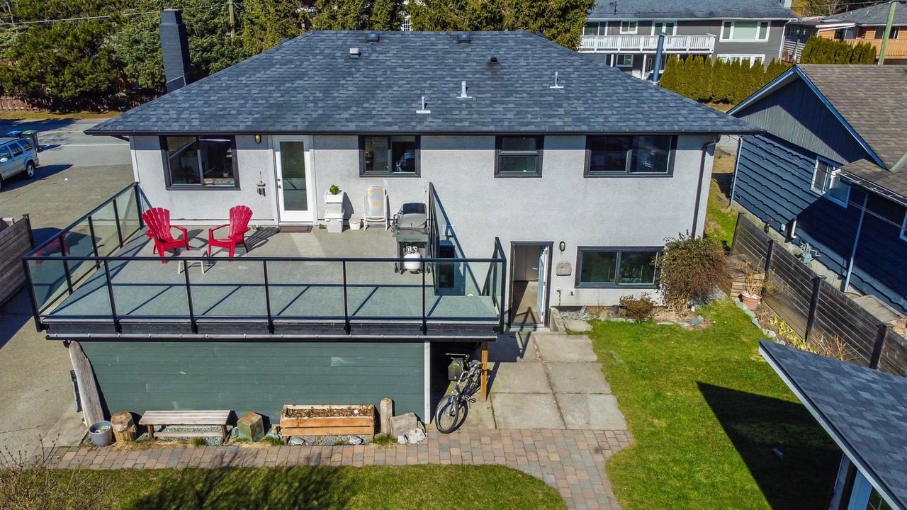 2000 Garibaldi Wy