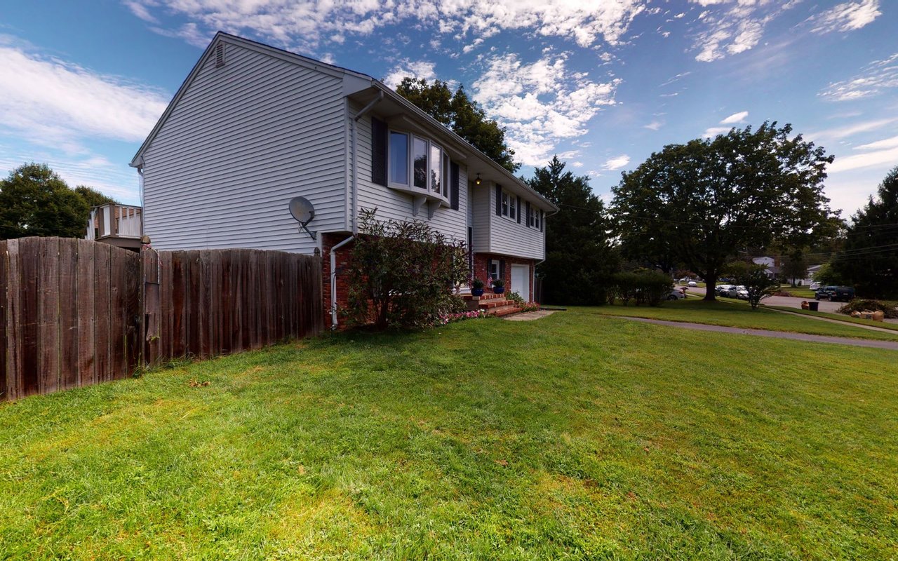 8 LANGMOORE DR