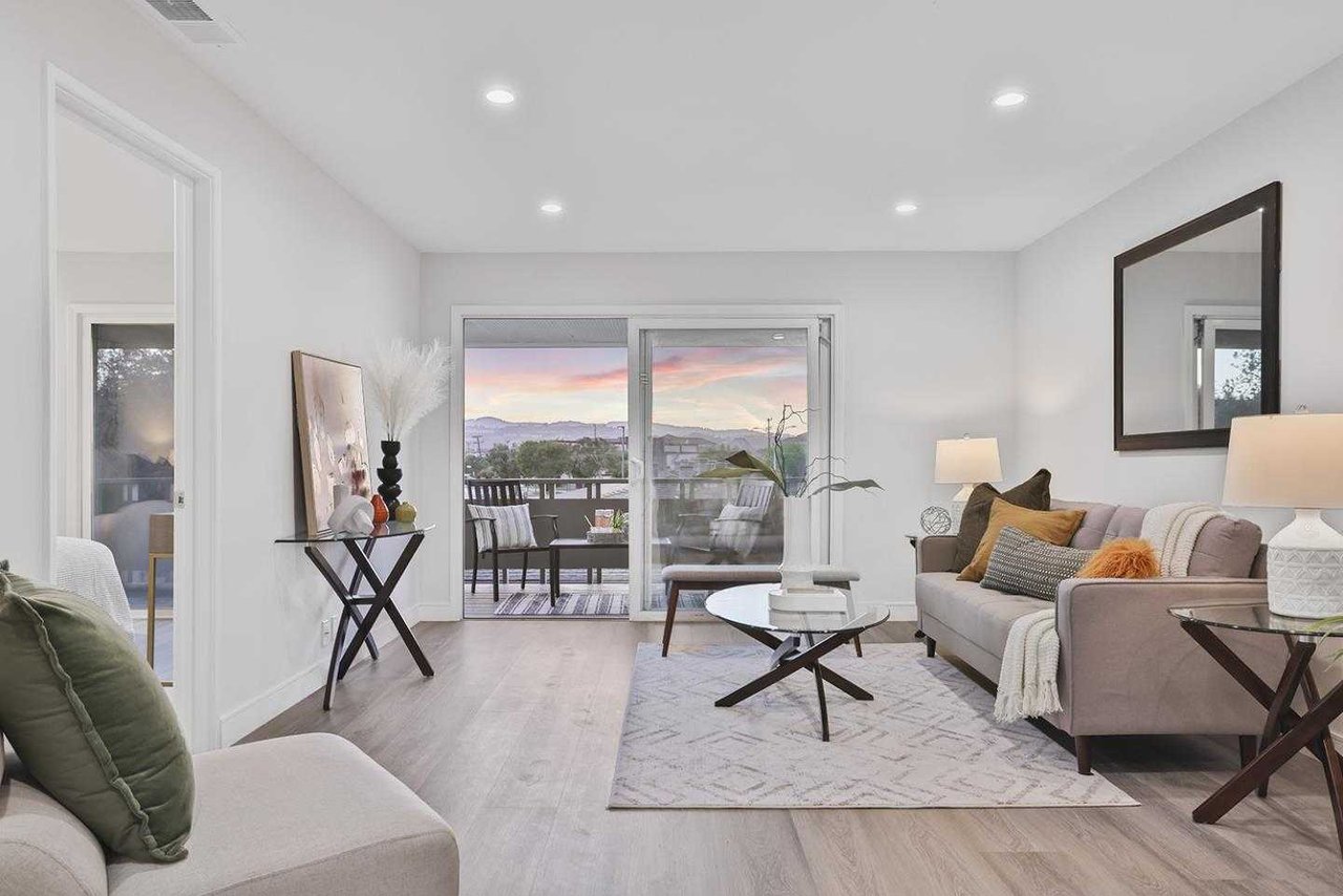 1518 Lago ST 203