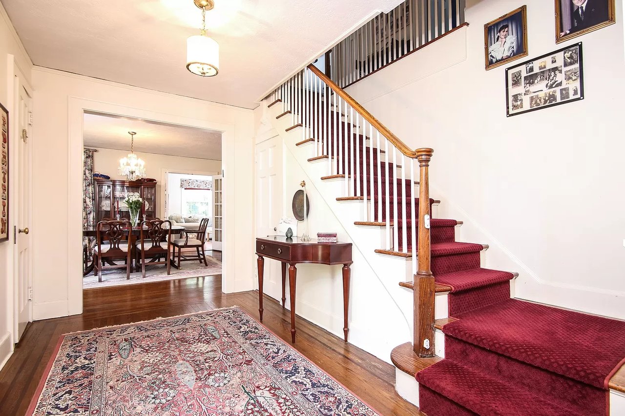 10 Easton Ave