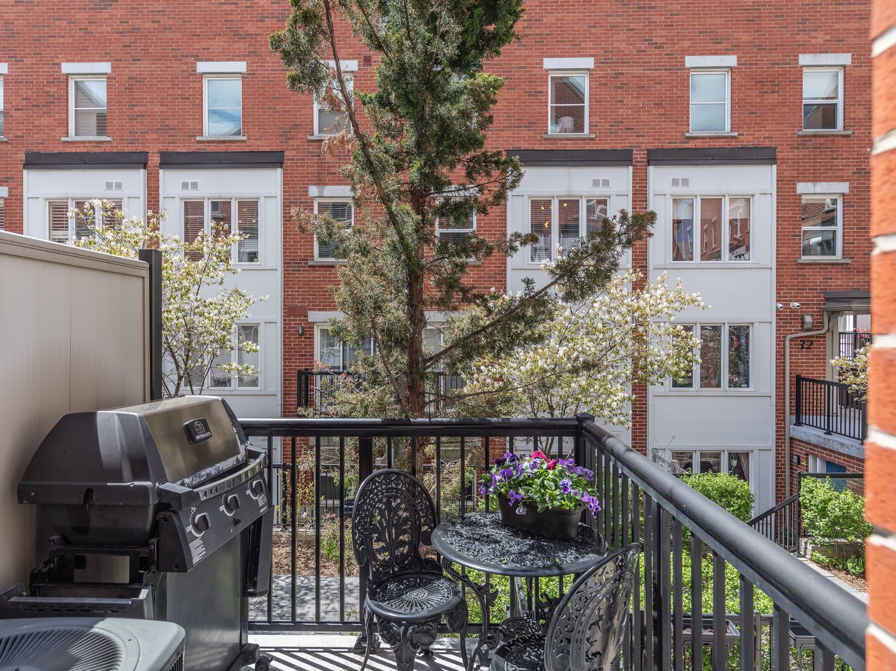 SECLUDED LESLIEVILLE TOWNHOME