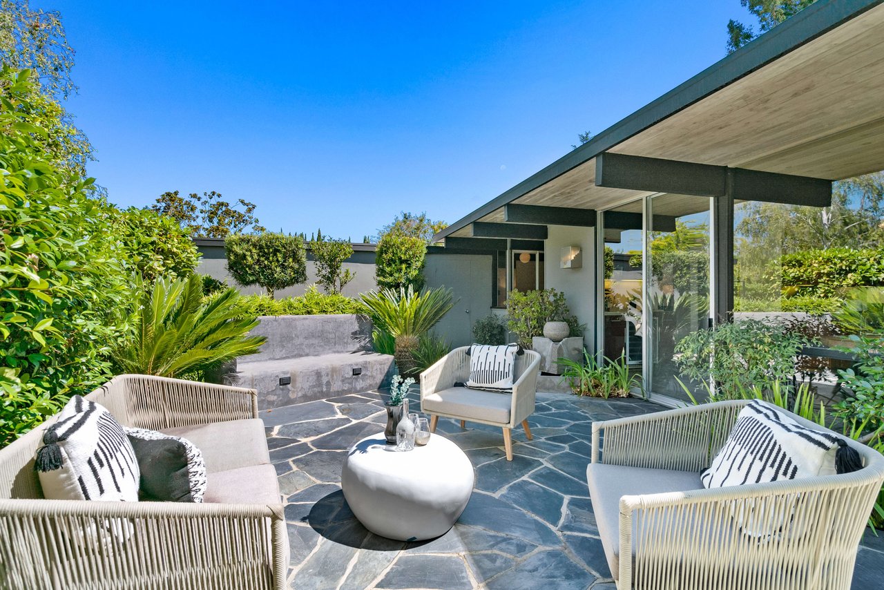 958 Eichler Drive