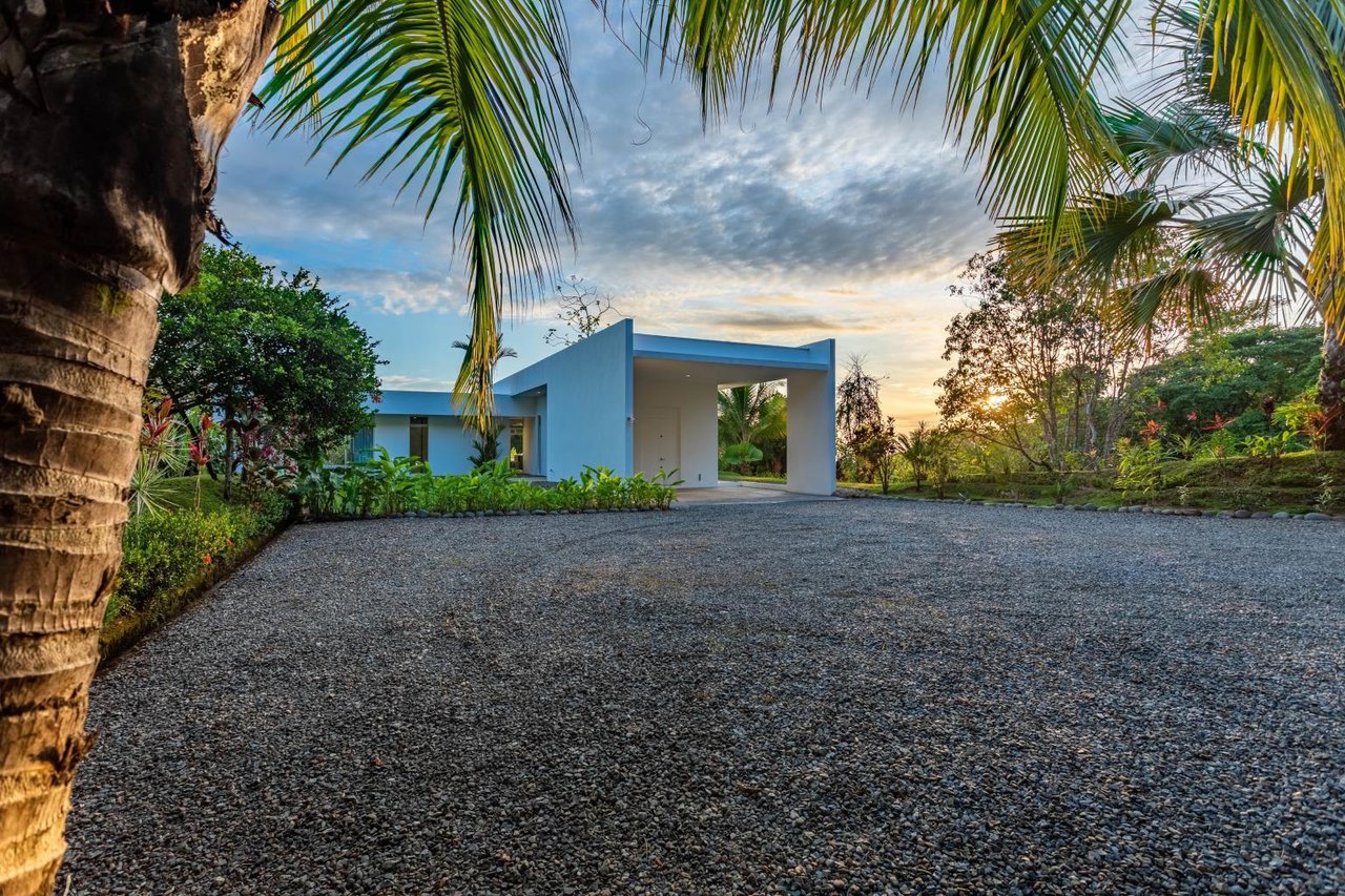 Mariposa , Luxury Modern Home With Guest House