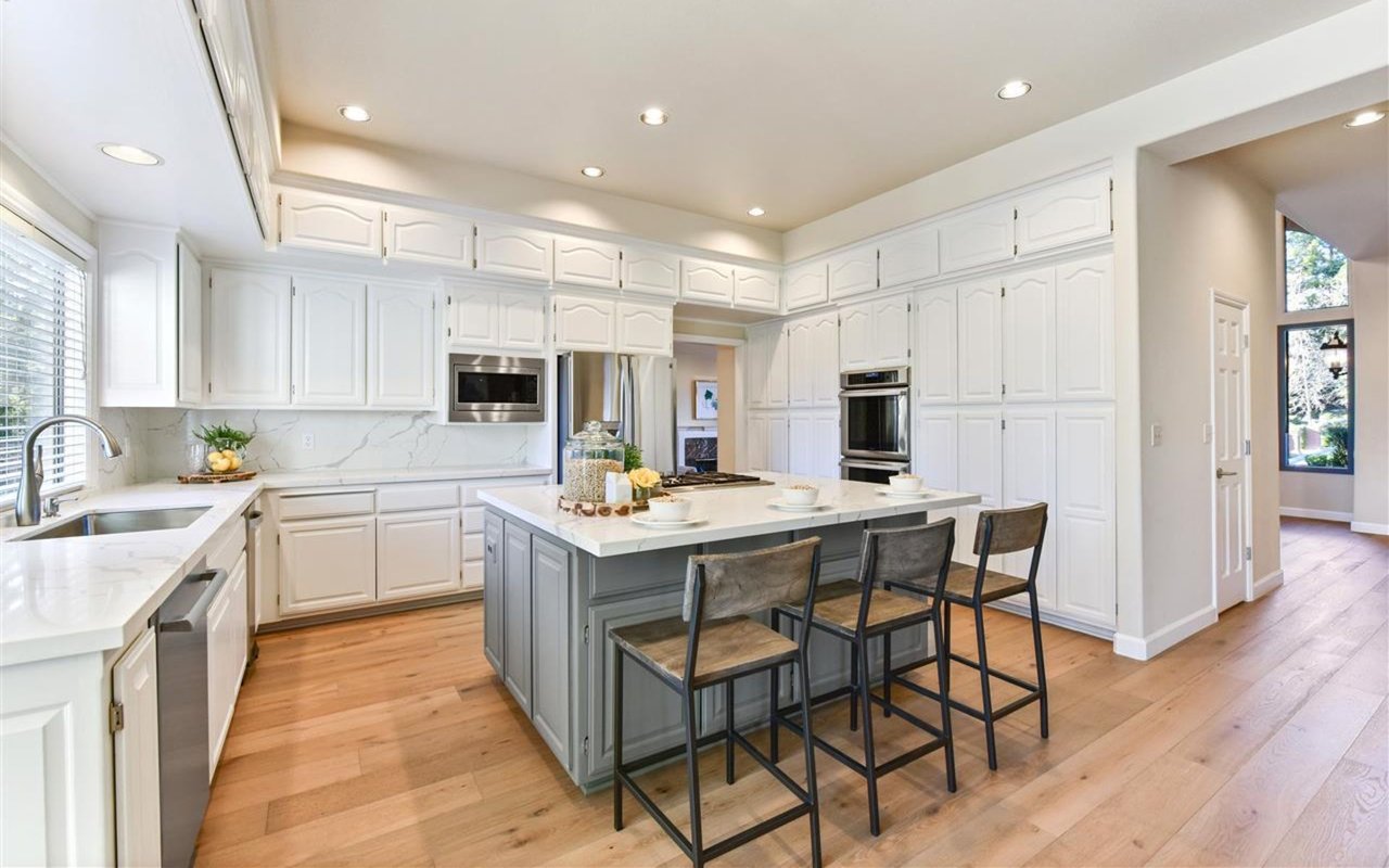 4580 Kingswood Dr