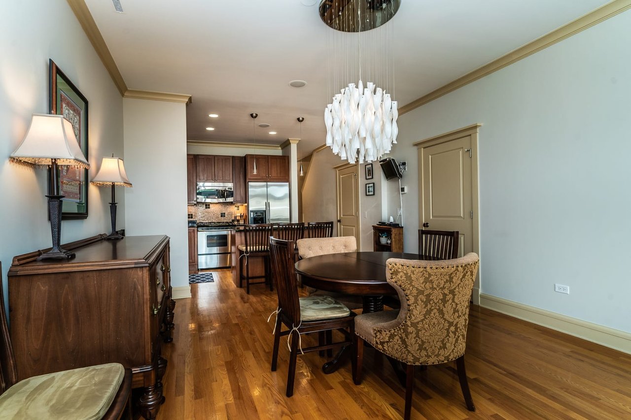 800 W Cornelia Ave, #405