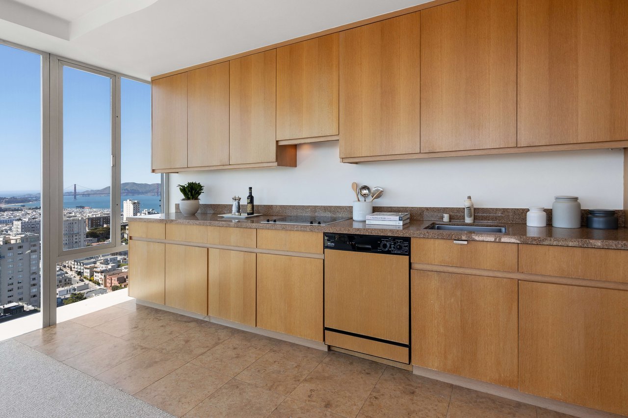 Showcase View Apartment at 1750 Taylor