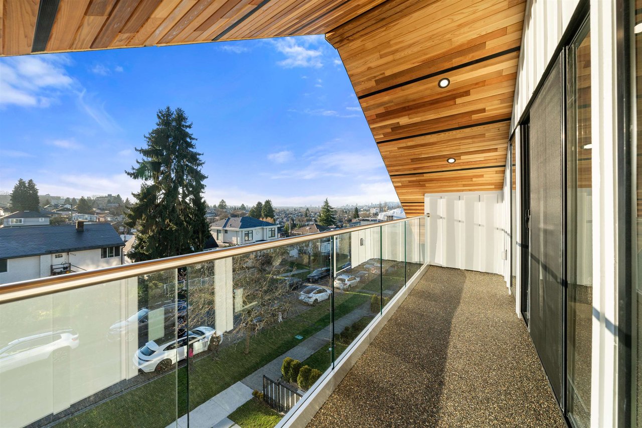 1-3559 Haida Dr