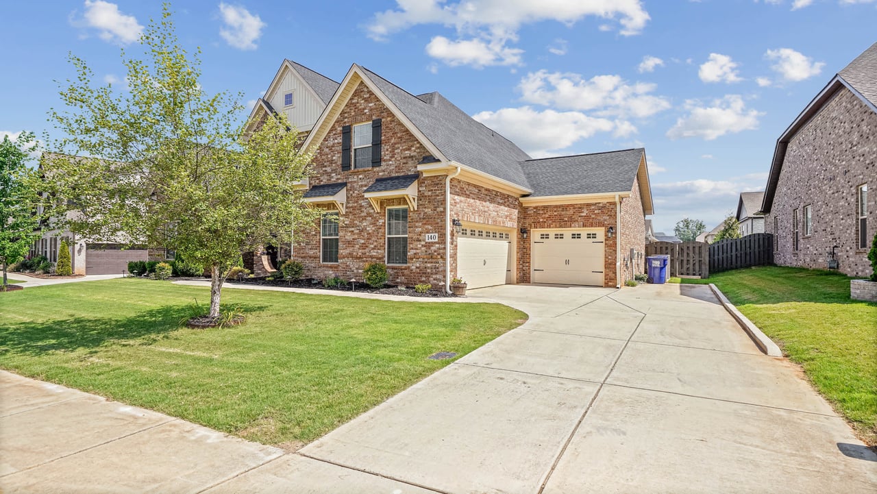 MADISON CITY SCHOOLS! 5BR/4BA house with LOTS of room to enjoy! 