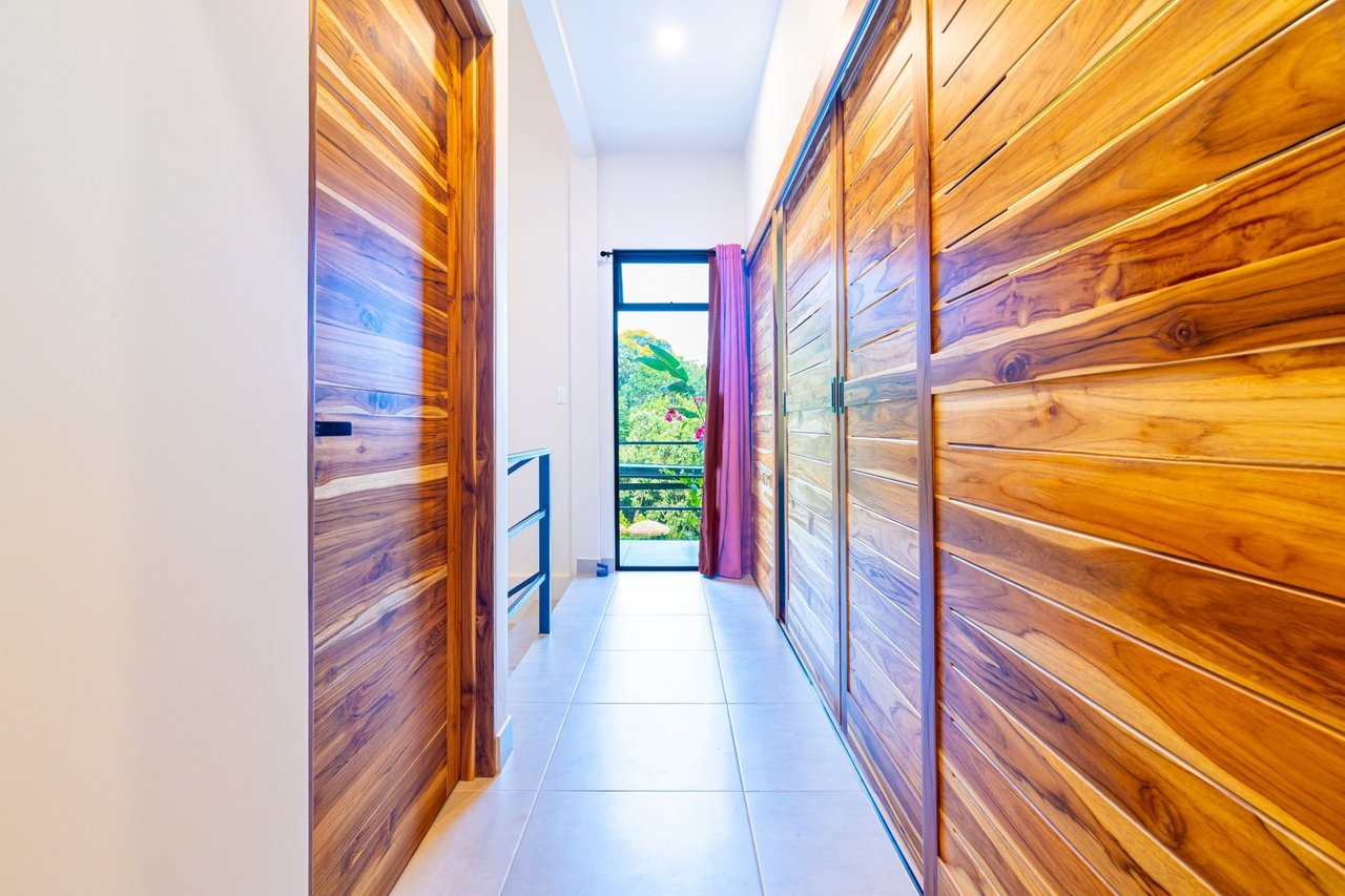 Modern Tropical Infinity Pool Home, Dominical, Puntarenas
