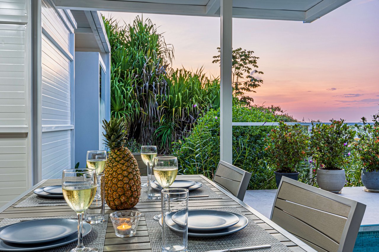 Casa Las Palmeras, Stunning Mountain and Ocean View Home