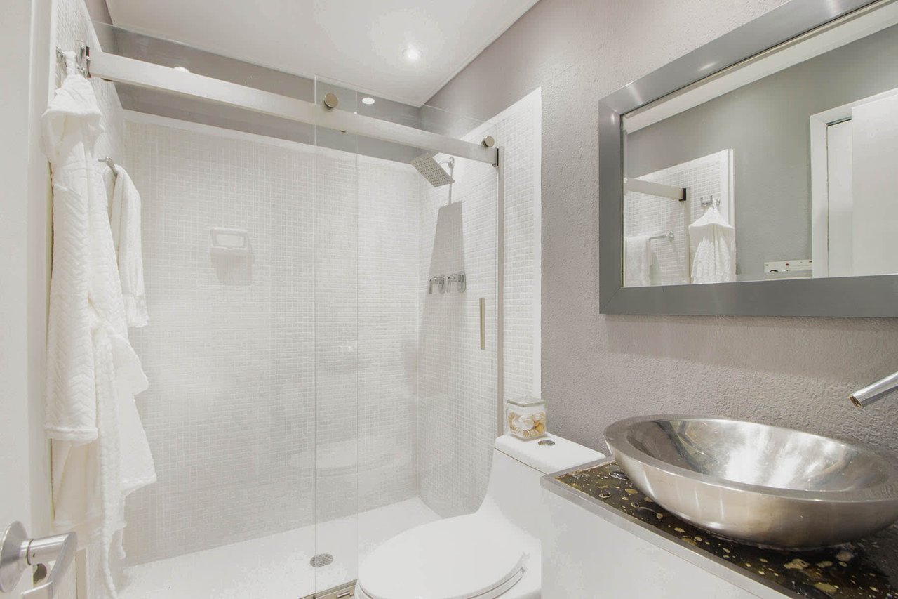 South Grove Modern Masterpiece