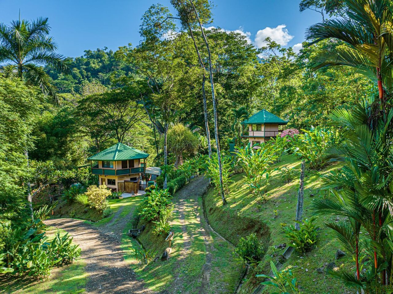 Uvita, Jungle Retreat Center on the Uvita River. Private and 17 Acres