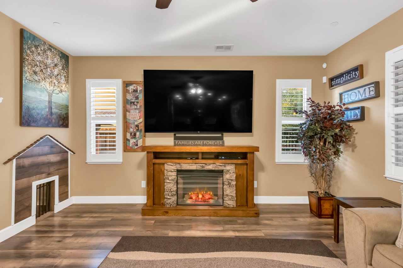 3123 Acorn Glen Way