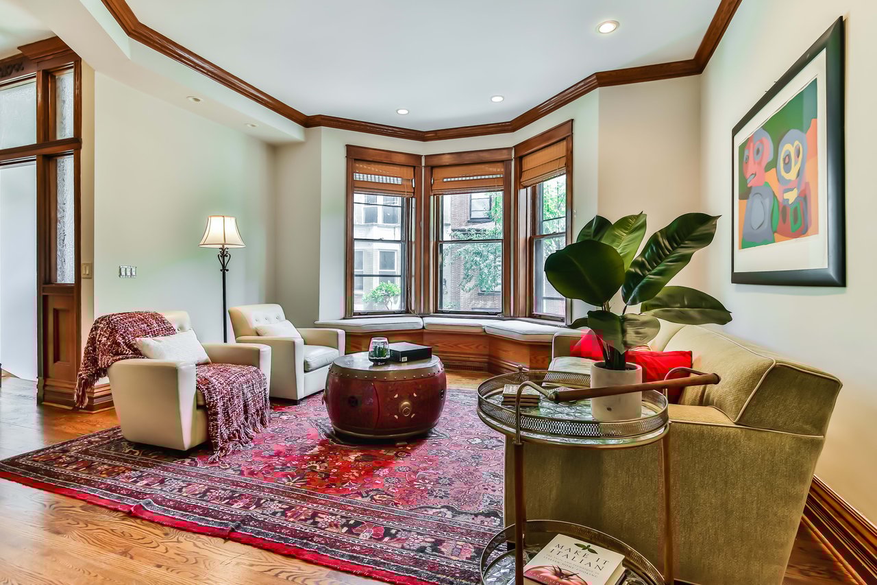 3806 N Alta Vista Ter