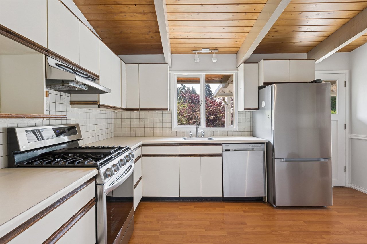 1023 Arlington Cres