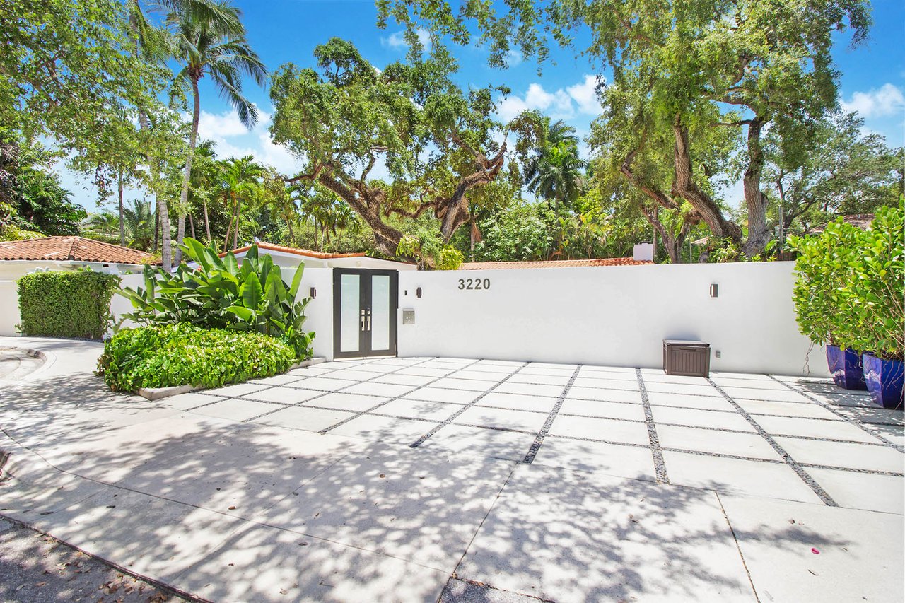 3220 Calusa Street