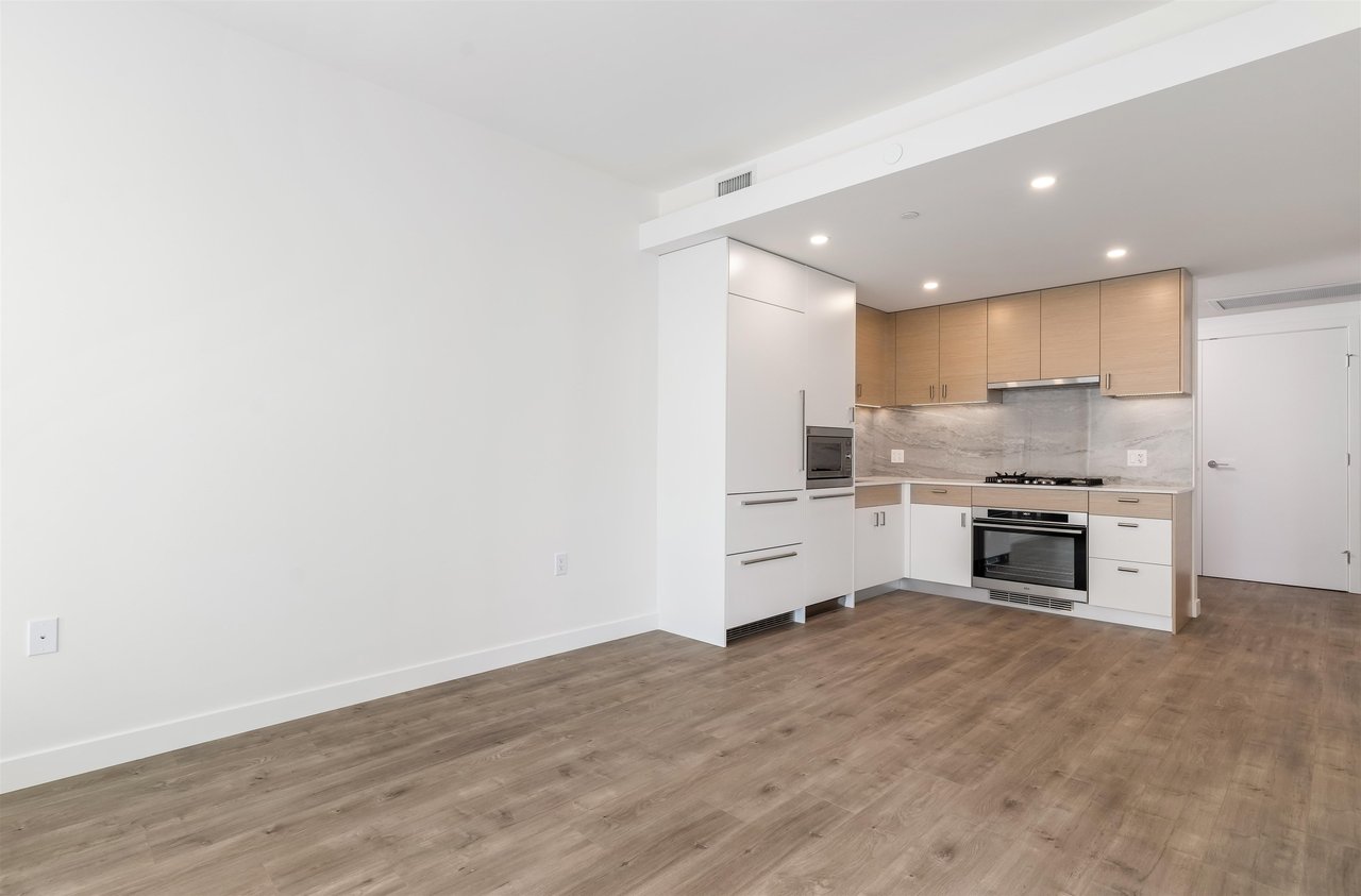 1701-200 Klahanie Ct