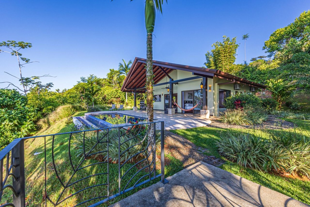 Whale Tail View Home, Dominical, Puntarenas