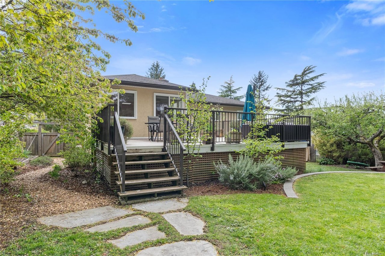 1228 Pearce Cres