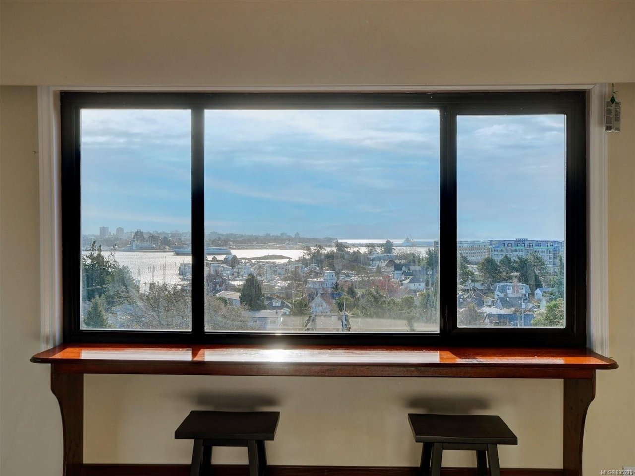 302-929 Esquimalt Rd, Esquimalt