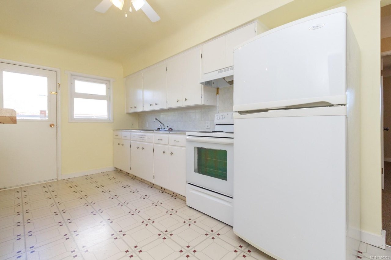 872 Old Esquimalt Rd